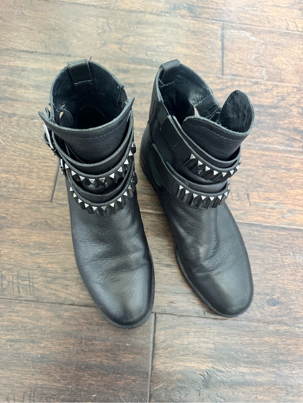 Pour La Victoire Black Studded Leather Ankle Boots